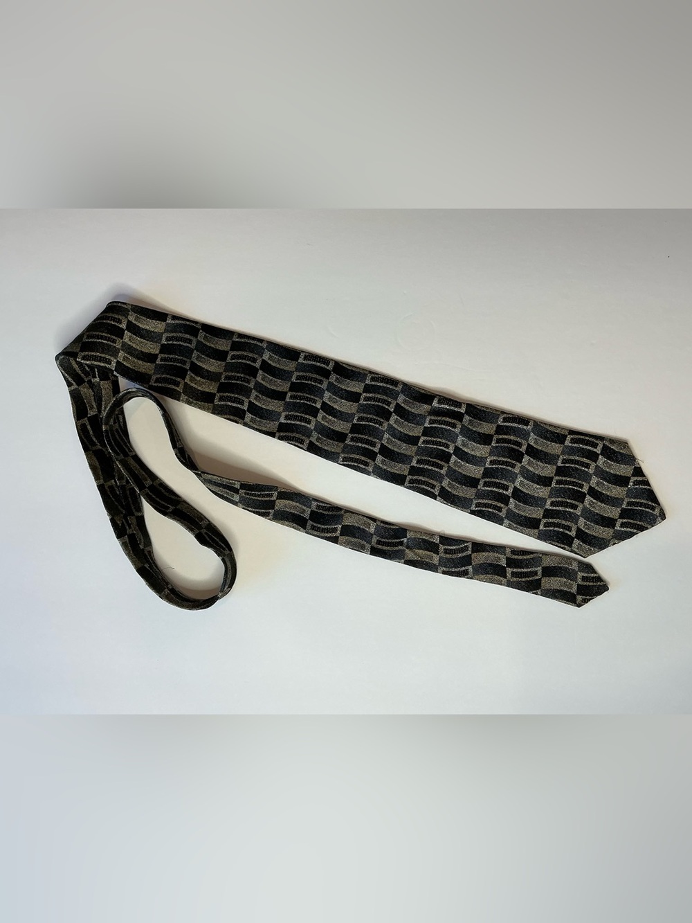 DC by Daniel Craig Signature Collection Silk Geometric Black & Gold Tie